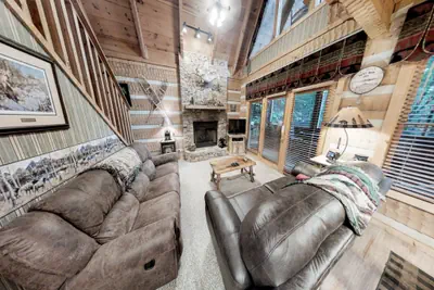 Photo 3 - Streamsong Secluded Creek View Cabin with Hot Tub and Pool Table