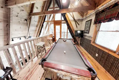 Photo 2 - Streamsong Secluded Creek View Cabin with Hot Tub and Pool Table