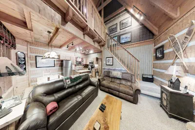 Photo 4 - Streamsong Secluded Creek View Cabin with Hot Tub and Pool Table