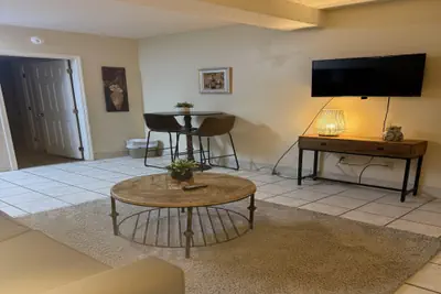 Photo 2 - Riverside 209 1BR Condo with Jacuzzi