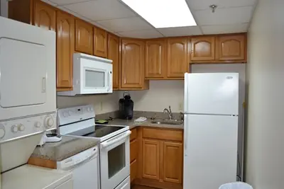 Photo 2 - Attractive 504 2BD Condo with Private Balcony and Jacuzzi Tub