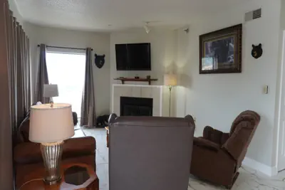 Photo 4 - City View 411 3BD Condo with Fireplace