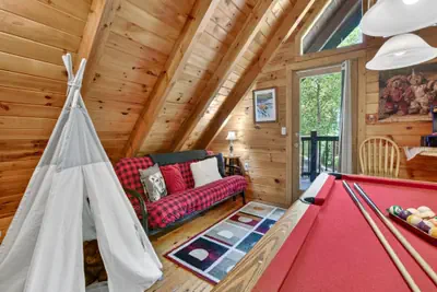 Photo 3 - Bearfoot Landing - Rustic 2 Bedroom Cabin with Hot Tub