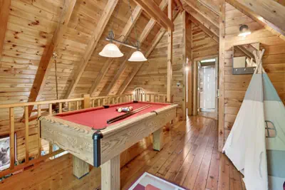 Photo 5 - Bearfoot Landing - Rustic 2 Bedroom Cabin with Hot Tub