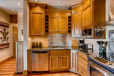 Photo 2 - Unique & Modern 3 BR/2BA Condo- Ski-in/Ski-out