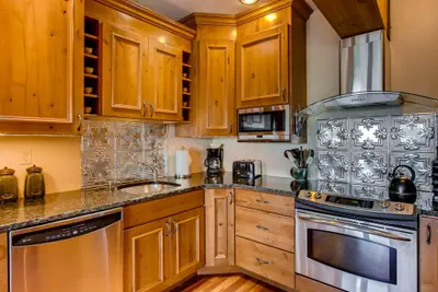 Photo 4 - Unique & Modern 3 BR/2BA Condo- Ski-in/Ski-out