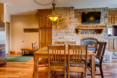 Photo 5 - Unique & Modern 3 BR/2BA Condo- Ski-in/Ski-out