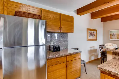 Photo 5 - Unique & Modern 2 BR Condo With Fireplace