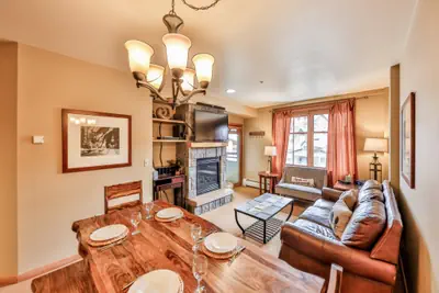 Photo 3 - Zephyr Mountain Lodge 1504