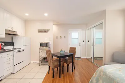 Photo 3 - HB STUDIO Blocks to the Beach & Downtown