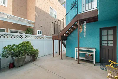 Photo 5 - HB STUDIO Blocks to the Beach & Downtown