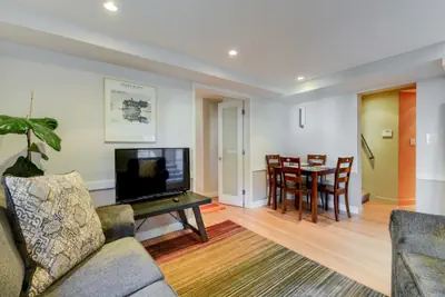 Photo 3 - Aesthetically Elegant Downstairs Unit in Oakland