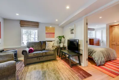 Photo 4 - Aesthetically Elegant Downstairs Unit in Oakland