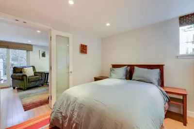 Photo 5 - Aesthetically Elegant Downstairs Unit in Oakland