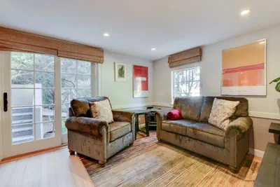 Photo 2 - Aesthetically Elegant Downstairs Unit in Oakland