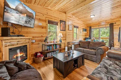 Photo 4 - Foxes' Den Cabin with Private Hot Tub and Arcade Game