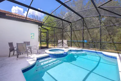 Photo 2 - 5 bedroom home with hot tub!