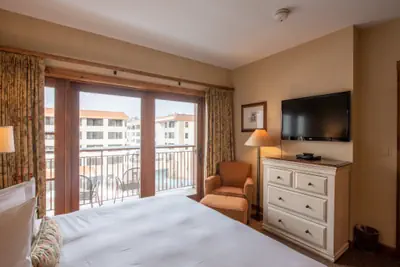 Photo 3 - Updated 1 Bedroom Condo in Mountaineer Square