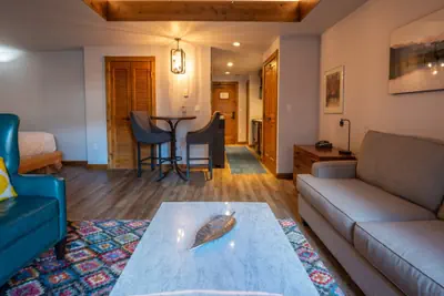 Photo 4 - Studio with Balcony in Mountaineer Square