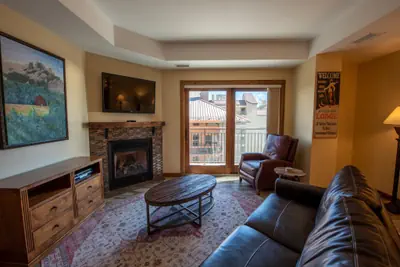 Photo 3 - Beautifully Renovated 2Bedroom Condo with Balcony