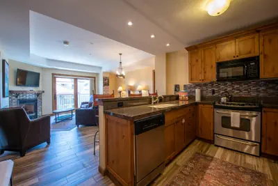 Photo 2 - Beautifully Renovated 2Bedroom Condo with Balcony