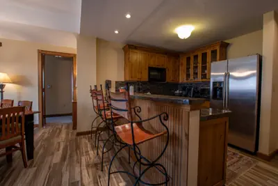 Photo 5 - Beautifully Renovated 2Bedroom Condo with Balcony