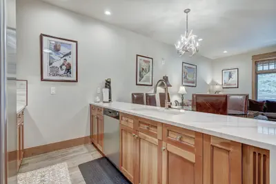 Photo 2 - Luxury 1-Bedroom Ski-In Out Condo with Slopeside Heated Pool