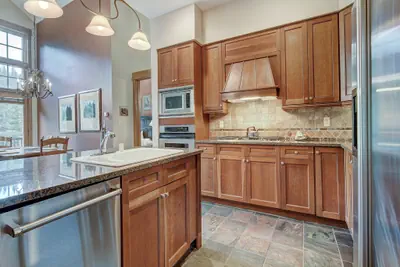 Photo 5 - Luxurious 2 BR in River Run Village with Ski in ski out