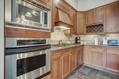Photo 2 - Luxurious 2 BR in River Run Village with Ski in ski out