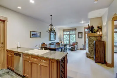 Photo 5 - Luxurious 1 BR in River Run Village with Ski in ski out