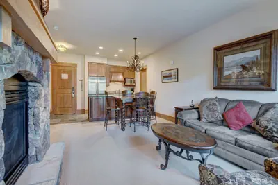 Photo 4 - Luxurious 1 BR in River Run Village with Ski in ski out