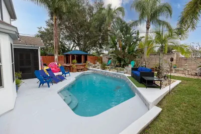 Photo 5 - Gorgeous Urban Oasis with Hot Tub, HEATED POOL and Private Movie Theater