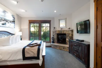 Photo 2 - 1 Bedroom Condo with Spa - Silver Baron Lodge