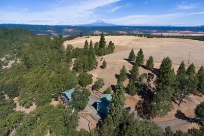 Photo 2 - The Oaks Home features Private Disc Golf Course