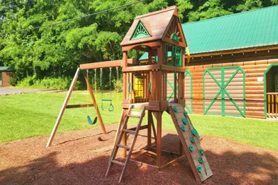 Photo 3 - Hillside Hideaway