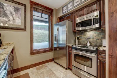 Photo 5 - True Ski-in/Ski-out Luxury Condo on Peak 7