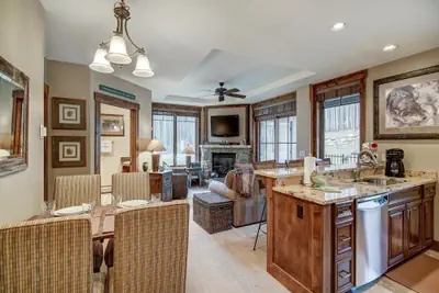 Photo 2 - True Ski-in/Ski-out Luxury Condo on Peak 7