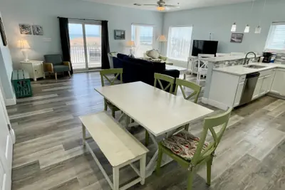 Photo 2 - Beachgate Condo Suites and Hotel 332