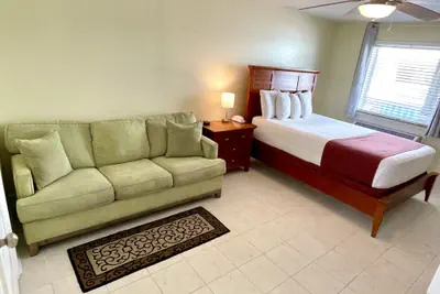 Photo 2 - Beachgate Condo Suites and Hotel 411