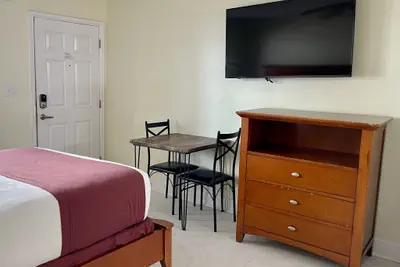 Photo 3 - Beachgate Condo Suites and Hotel 411