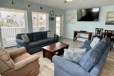Photo 2 - Beachgate Condo Suites and Hotel 211
