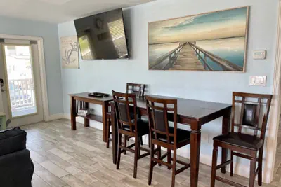 Photo 3 - Beachgate Condo Suites and Hotel 211