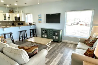 Photo 4 - Beachgate Condo Suites and Hotel 321