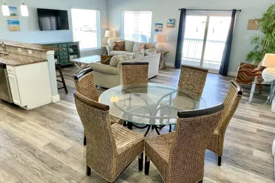 Photo 2 - Beachgate Condo Suites and Hotel 321