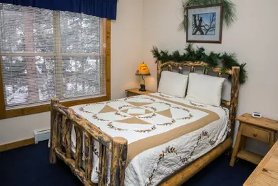Photo 5 - Timber Creek Chalets: 8