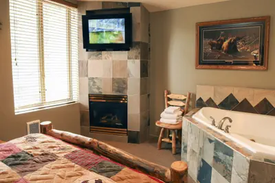 Photo 3 - Fawn Valley Inn: 101