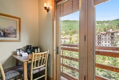 Photo 4 - Tucker Mountain Hotel Style Room with 1 Bed  #525A