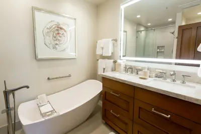 Photo 4 - Deluxe Two Queen Room