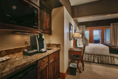 Photo 2 - Deluxe King Room with Hot Tub