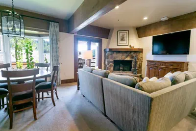 Photo 2 - Luxury One Bedroom with Hot Tub